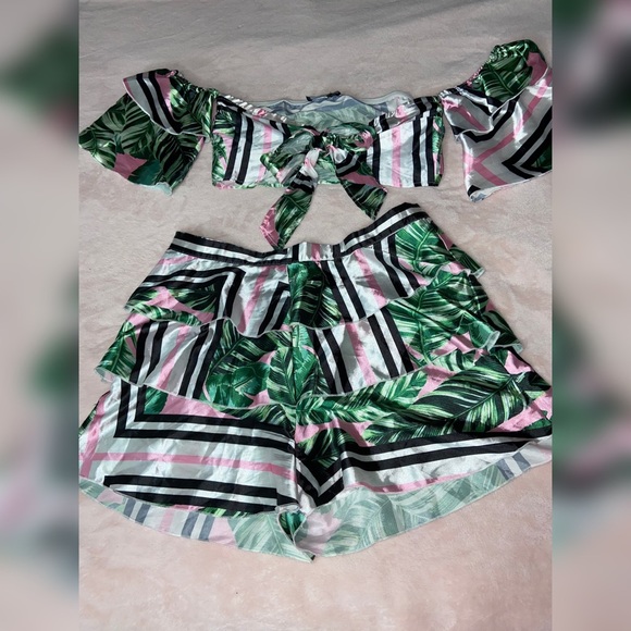 Floral Crop Top & Shorts Set - Picture 10 of 13